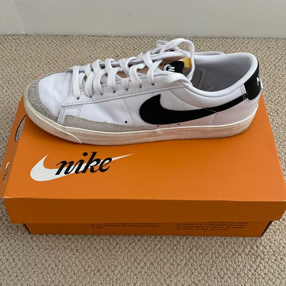 Nike Blazer Low ‘77 Men’s 7.5 Women’s 9 almost new, only worn a couple of times - Picture 2 of 7